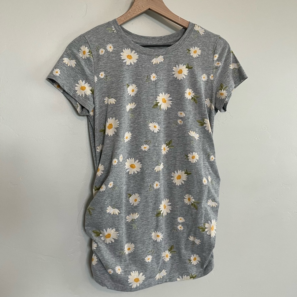 Old Navy Maternity - Short Sleeved Crew Neck T-Shirt in Gray & Daisy